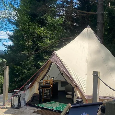 Glamping-dimbo Luxussátor Krynica Zdrój